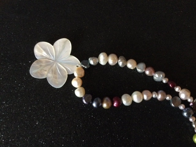 Pearly Flower Necklace
