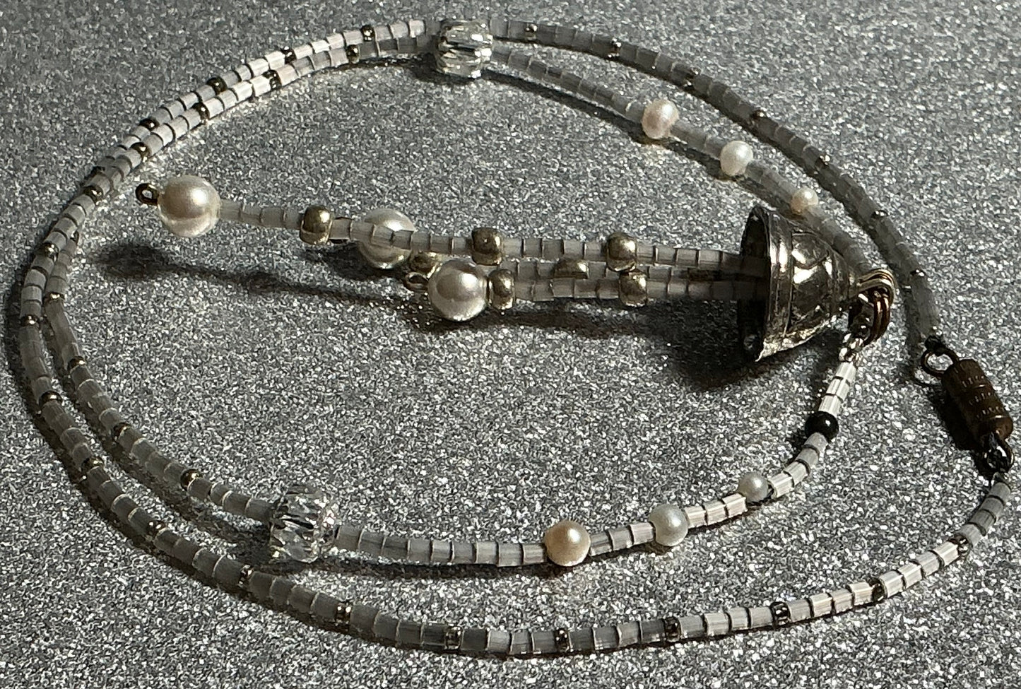 Pearly Pendant Necklace