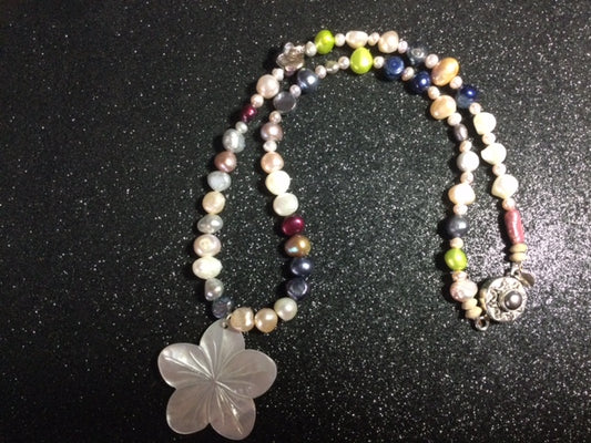 Pearly Flower Necklace