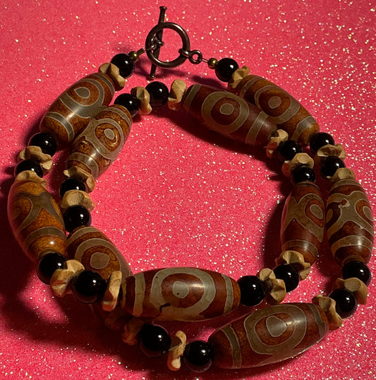 Dzi Agate and Coconut Chip Necklace